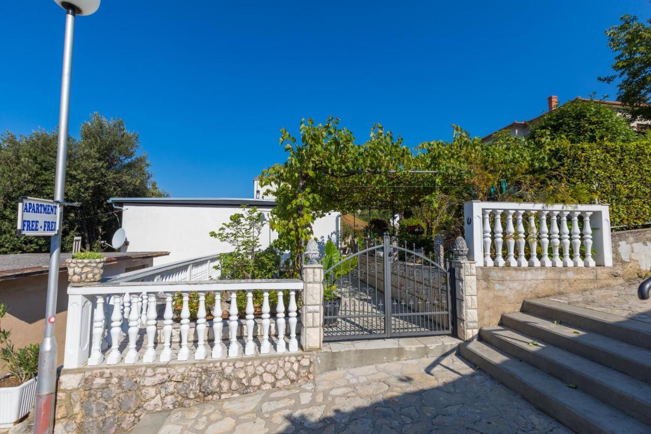 Apartman Mladenka Dramalj Esterno foto